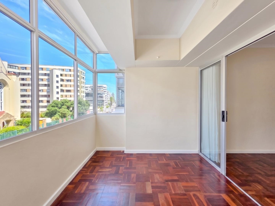 To Let 1 Bedroom Property for Rent in Sea Point Western Cape